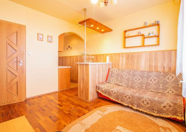 ZNÍŽENÉ !!! 3 IZBOVÝ BYT -V CENTRE- S VÝHĽADOM NA NÁMESTIE