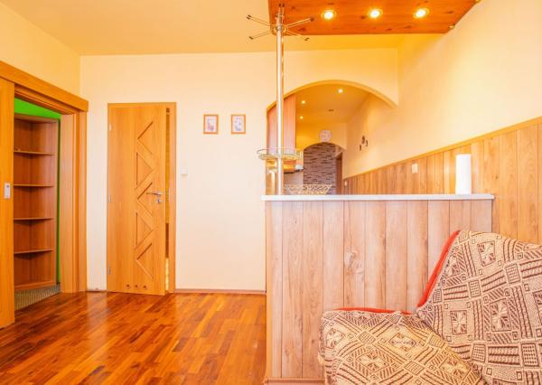 ZNÍŽENÉ !!! 3 IZBOVÝ BYT -V CENTRE- S VÝHĽADOM NA NÁMESTIE