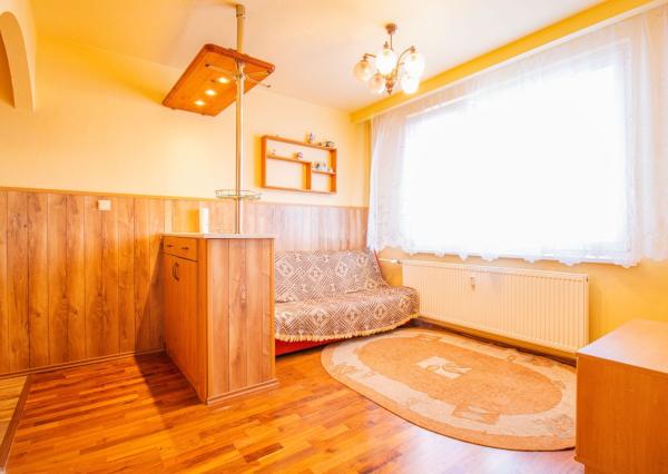 ZNÍŽENÉ !!! 3 IZBOVÝ BYT -V CENTRE- S VÝHĽADOM NA NÁMESTIE