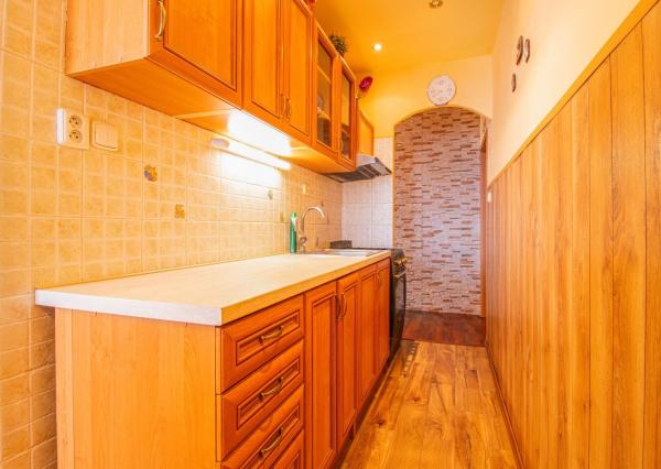 ZNÍŽENÉ !!! 3 IZBOVÝ BYT -V CENTRE- S VÝHĽADOM NA NÁMESTIE