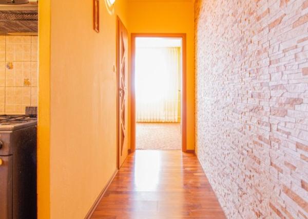 ZNÍŽENÉ !!! 3 IZBOVÝ BYT -V CENTRE- S VÝHĽADOM NA NÁMESTIE