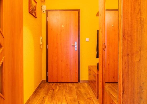 ZNÍŽENÉ !!! 3 IZBOVÝ BYT -V CENTRE- S VÝHĽADOM NA NÁMESTIE