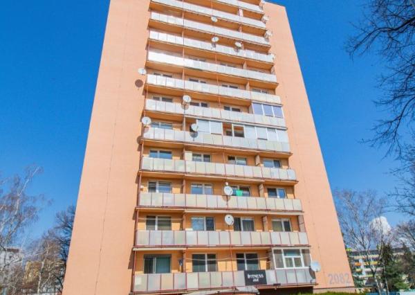 ZNÍŽENÉ !!! 3 IZBOVÝ BYT -V CENTRE- S VÝHĽADOM NA NÁMESTIE