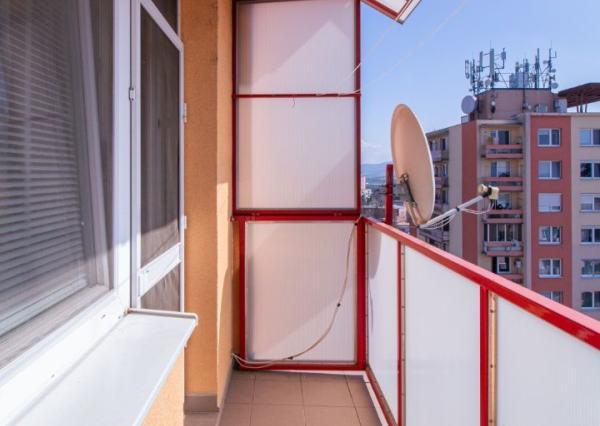 ZNÍŽENÉ !!! 3 IZBOVÝ BYT -V CENTRE- S VÝHĽADOM NA NÁMESTIE