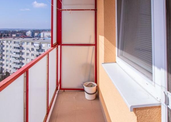 ZNÍŽENÉ !!! 3 IZBOVÝ BYT -V CENTRE- S VÝHĽADOM NA NÁMESTIE