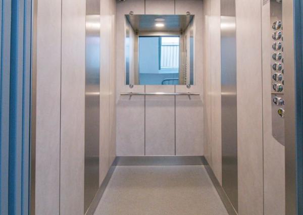 ZNÍŽENÉ !!! 3 IZBOVÝ BYT -V CENTRE- S VÝHĽADOM NA NÁMESTIE