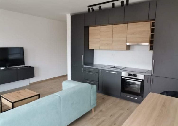Kompletne zariadený 2 izbový byt s balkónom