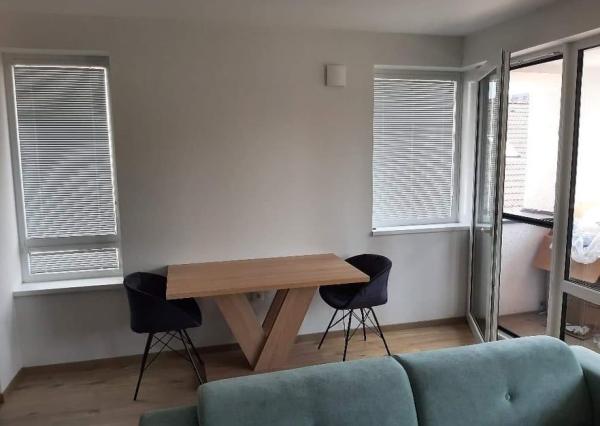 Kompletne zariadený 2 izbový byt s balkónom