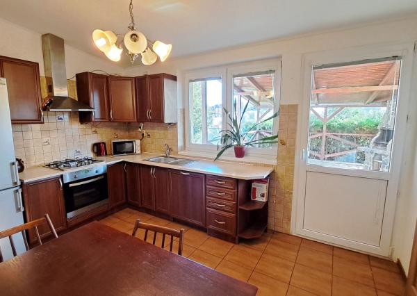 PREDANÉ! Slnečný 4-izbový dom na predaj