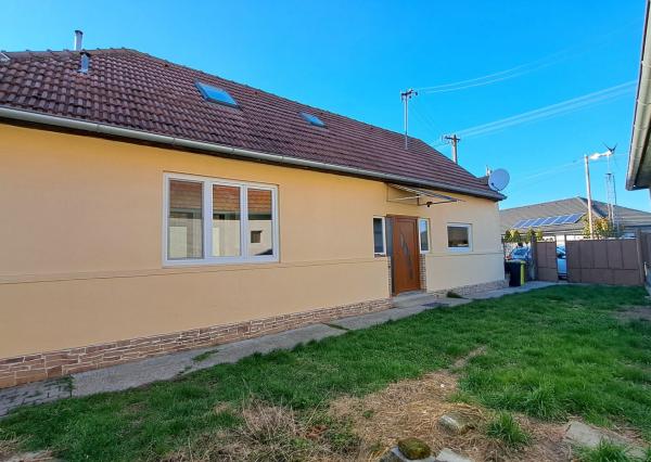 PREDANÉ! Slnečný 4-izbový dom na predaj