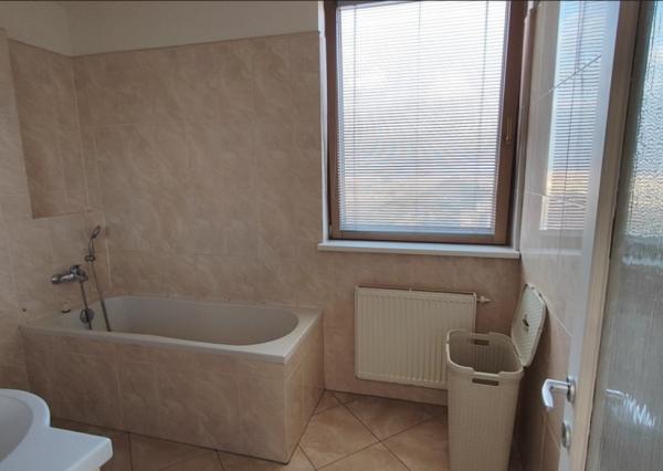 VEĽKOMETRÁŽNY dvojizbový byt s terasou