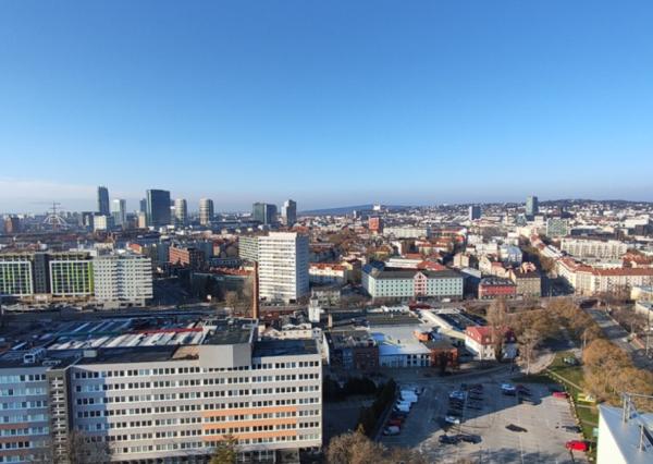 VEĽKOMETRÁŽNY dvojizbový byt s terasou