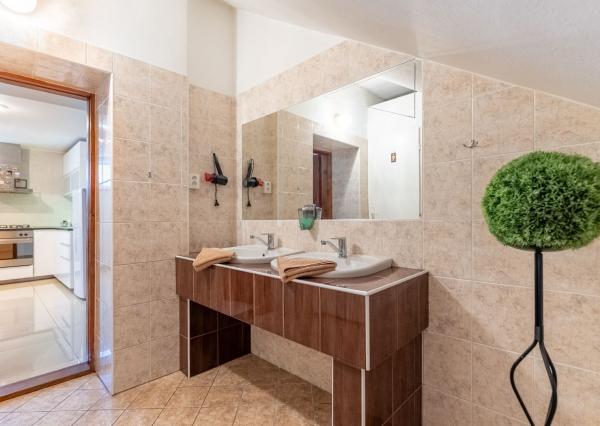 ***VÝNIMOČNÁ NEHNUTEĽNOSŤ LEN 20 km od Trnavy*** úžitková plocha 590 m2***veľký dvor s bazénom a wellnesom***