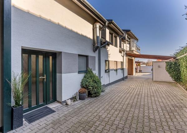 ***SKVELÁ INVESTÍCIA -  NEHNUTEĽNOSŤ  20 km od Trnavy***Podnikanie, Domov, Zabezpečený výnos***