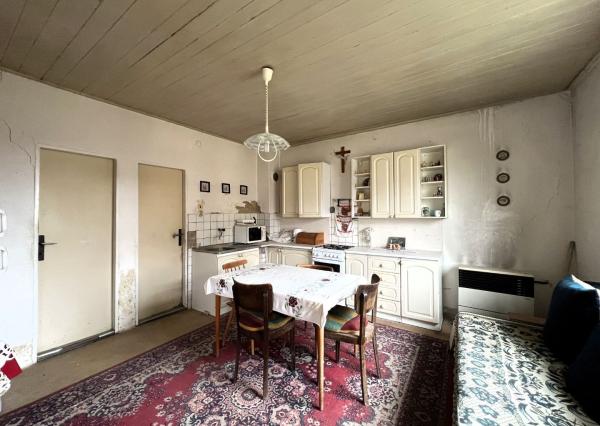 PREDANÉ - Pozemok so starým domom Veľká Maňa / Nové Zámky.