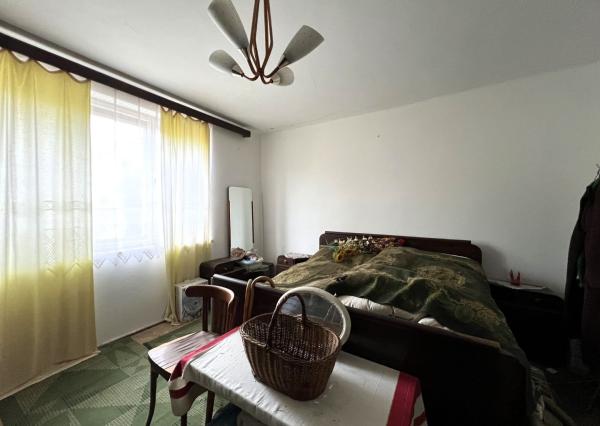 PREDANÉ - Pozemok so starým domom Veľká Maňa / Nové Zámky.