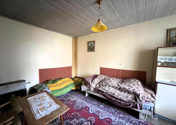 PREDANÉ - Pozemok so starým domom Veľká Maňa / Nové Zámky.