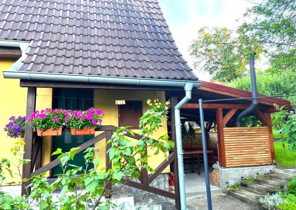 PREDANÉ! Príjemná chata v oblasti Kremnických vrchov