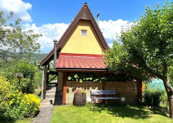 PREDANÉ! Príjemná chata v oblasti Kremnických vrchov