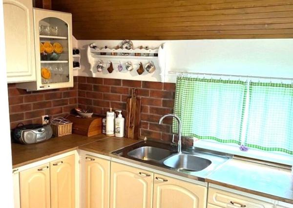 PREDANÉ! Príjemná chata v oblasti Kremnických vrchov