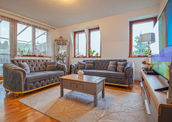 Priestranný rodinný dom v Hornej Strede s veľkým pozemkom