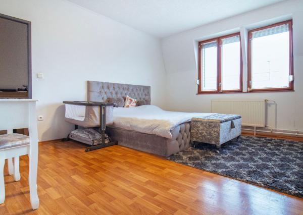 Priestranný rodinný dom v Hornej Strede s veľkým pozemkom