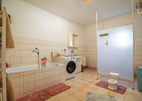 Priestranný rodinný dom v Hornej Strede s veľkým pozemkom