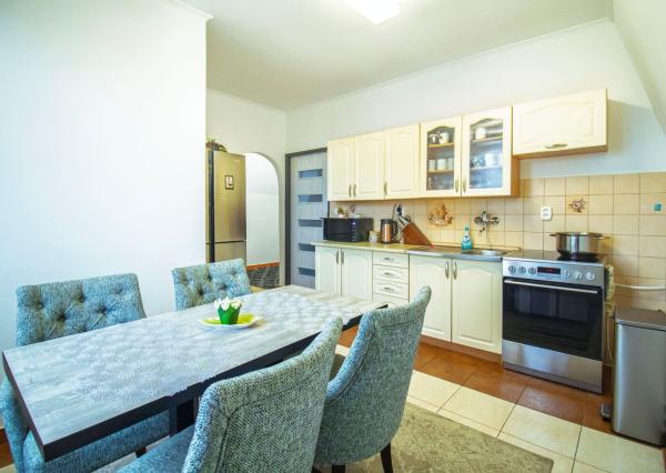 Priestranný rodinný dom v Hornej Strede s veľkým pozemkom