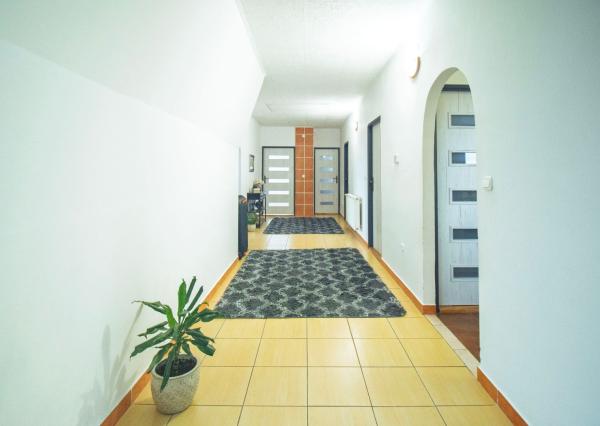 Priestranný rodinný dom v Hornej Strede s veľkým pozemkom