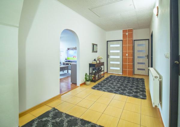 Priestranný rodinný dom v Hornej Strede s veľkým pozemkom