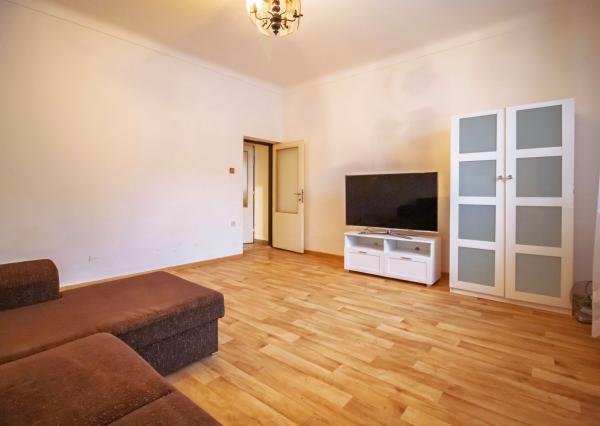 Priestranný rodinný dom v Hornej Strede s veľkým pozemkom