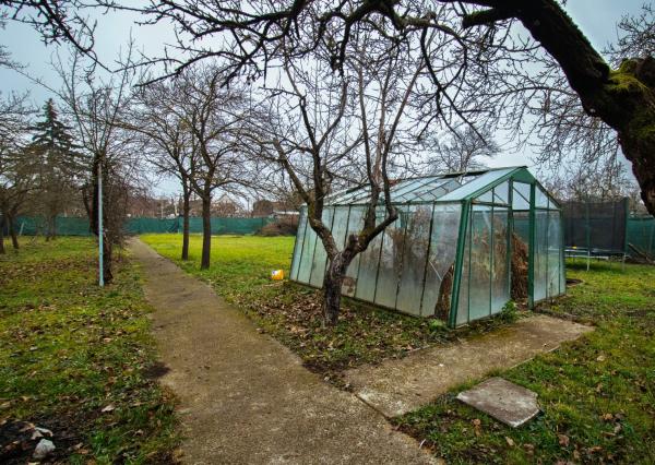 Priestranný rodinný dom v Hornej Strede s veľkým pozemkom