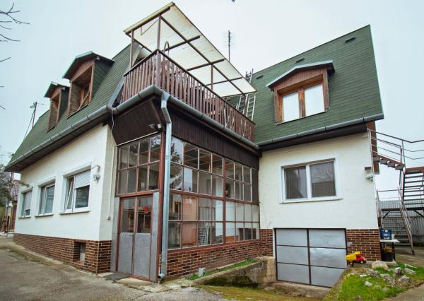 Priestranný rodinný dom v Hornej Strede s veľkým pozemkom