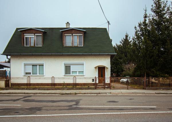 Priestranný rodinný dom v Hornej Strede s veľkým pozemkom