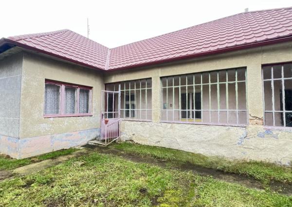 ZNÍŽENÁ CENA! - Rodinný dom s novou strechou v obci Lúčnica nad Žitavou / Nitra.