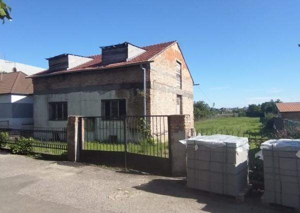 Pozemok ideálny na výstavbu 2 rodinných domov