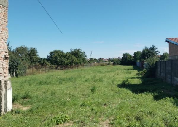 Pozemok ideálny na výstavbu 2 rodinných domov