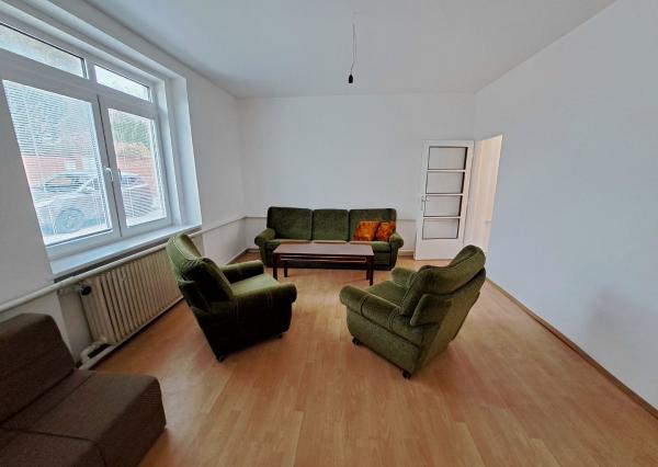 Rodinný dom s pozemkom vhodným na podnikanie