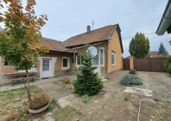 Rodinný dom s pozemkom vhodným na podnikanie