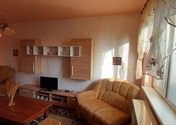 PREDANÉ - Presvetlený veľký 3 izbový byt / Malé Kozmálovce - Levice