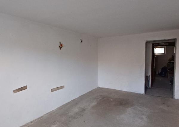 PREDANÉ - Presvetlený veľký 3 izbový byt / Malé Kozmálovce - Levice