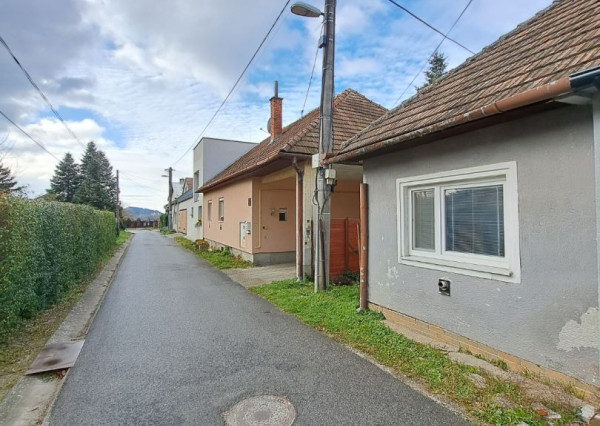 Starší domček s krásnym pozemkom