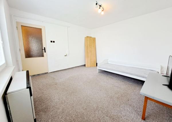 Starší domček s krásnym pozemkom