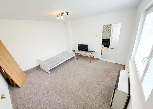 Starší domček s krásnym pozemkom