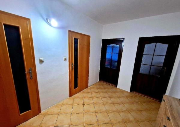 PEKNÝ 2,5 IZBOVÝ BYT -  VÝBORNÁ LOKALITA