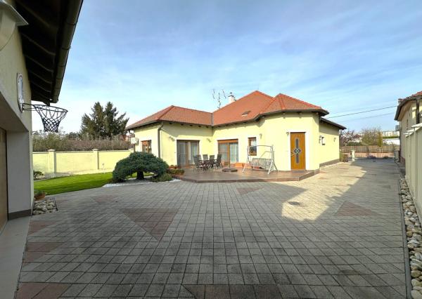 Krásny rodinný dom v centre Malaciek