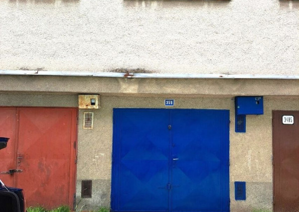 REZERVOVANÉ - GARÁŽ S MONTÁŽNOU JAMOU A ELEKTRIKOU - VÝBORNÁ LOKALITA
