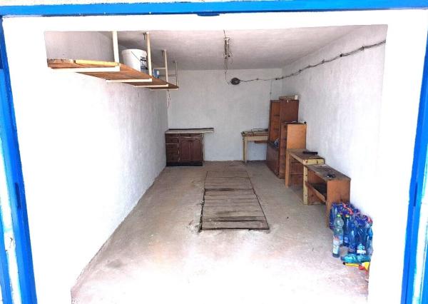 REZERVOVANÉ - GARÁŽ S MONTÁŽNOU JAMOU A ELEKTRIKOU - VÝBORNÁ LOKALITA