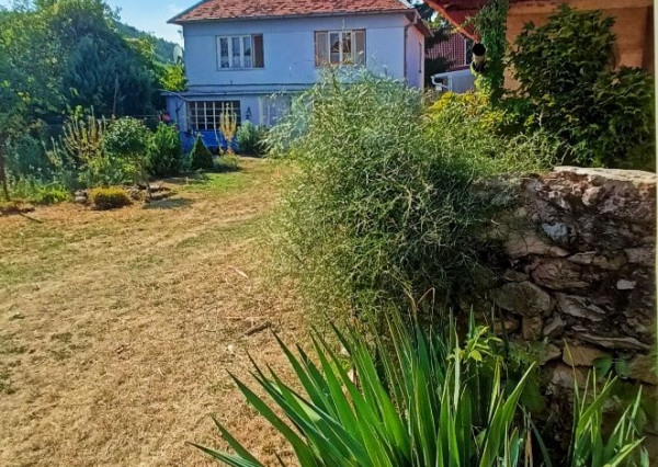 Dom vhodný na chalupu ale i trvalé bývanie v krásnom prostredí