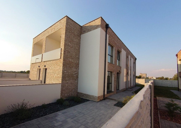 Na predaj krásne 3 izbové byty s terasou a so záhradou v Diakovciach